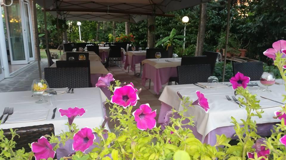 Park Hotel Castel San Pietro Terme Exterior photo